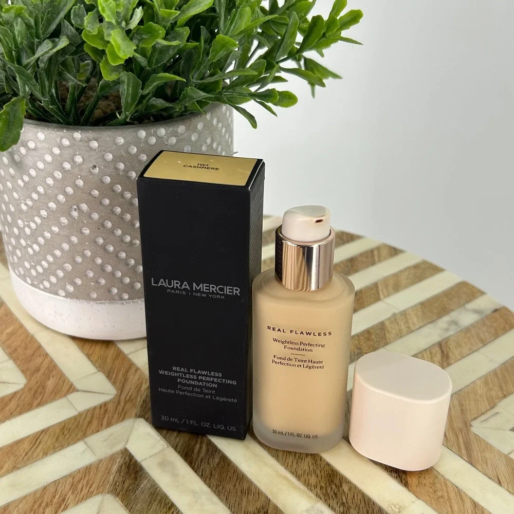 Laura Mercier Real Flawless Weightless Perfecting Foundation 1W1 Cashmere 1ozNew